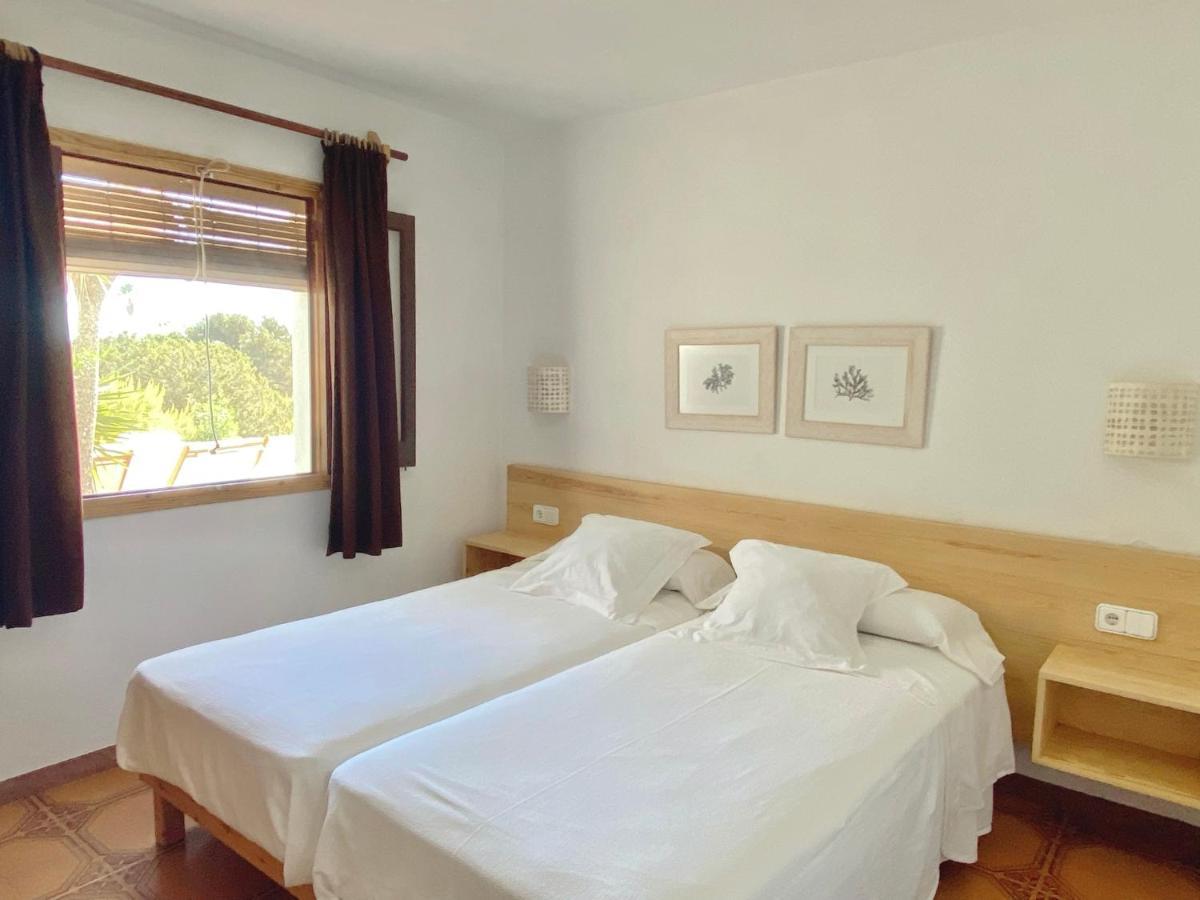 Apartamentos Laura Playa De Migjorn Es Migjorn Exterior foto